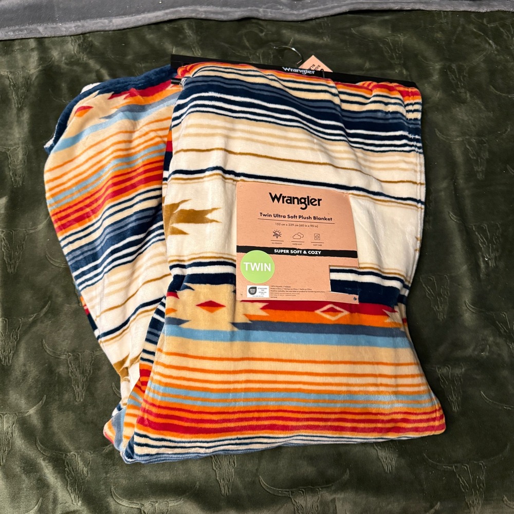 Wrangler Plush Blanket Unisex Twin New Southwestern Striped Cozy Sunset‎ Colors